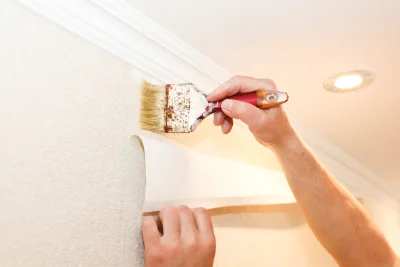 Pose de papier peint à Linazay — revêtements muraux et toiles de verre